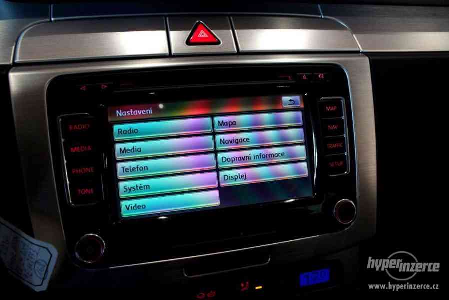 VW Passat B6 2.0 TDI DSG 125kW Exclusive Navi - foto 43