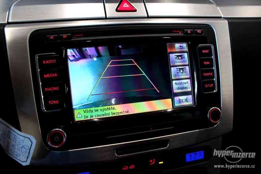 VW Passat B6 2.0 TDI DSG 125kW Exclusive Navi - foto 44