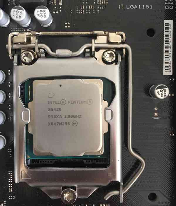 Prodam procesor G5420 s deskou Asus H310m-R a 4gb ram - foto 1