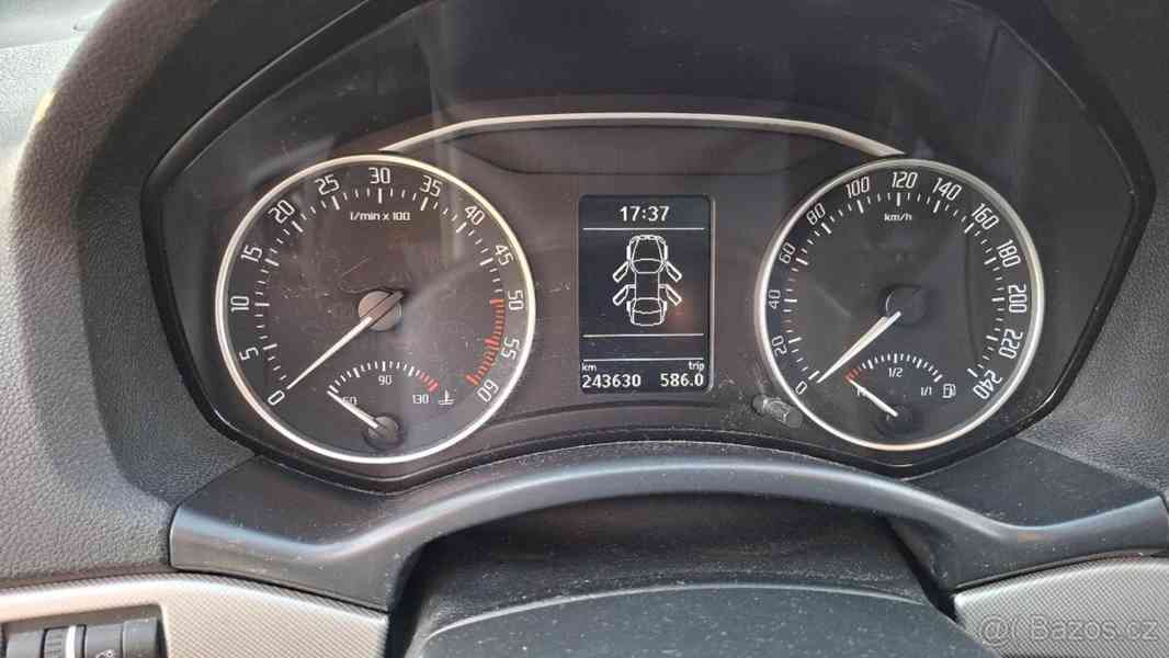 Škoda Octavia 2,0   tdi - foto 13