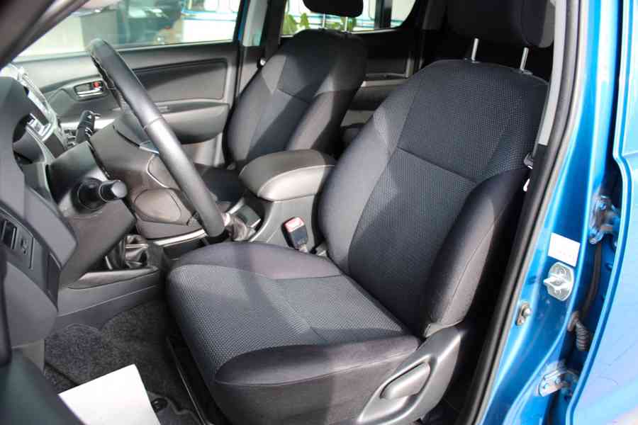 Toyota Hilux 2,5D4D Double Cab Comfort 106kw - foto 5