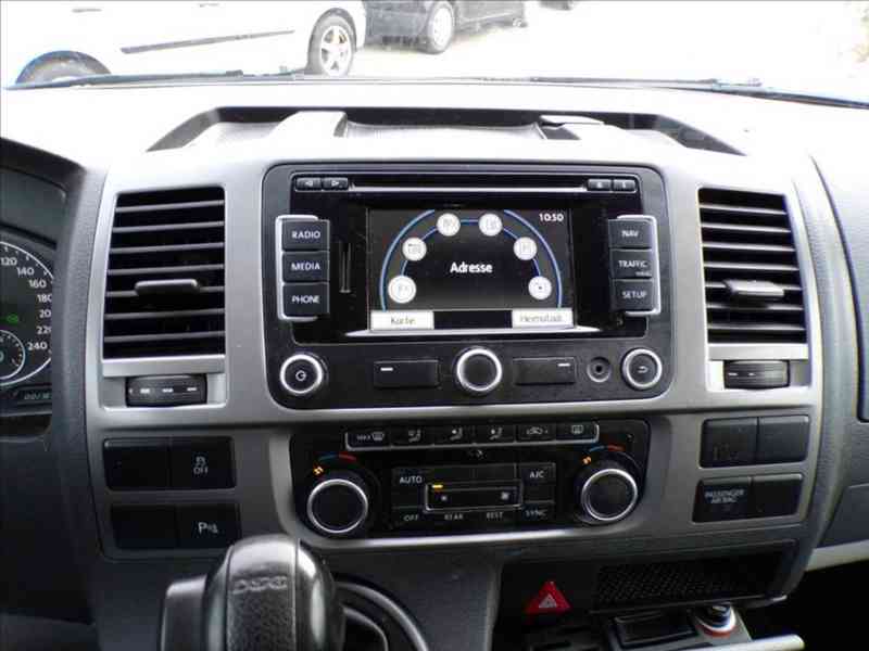Volkswagen Caravelle 2,0 TDI AUTOMAT,TAŽNÉ ZAŘÍZENÍ - foto 7