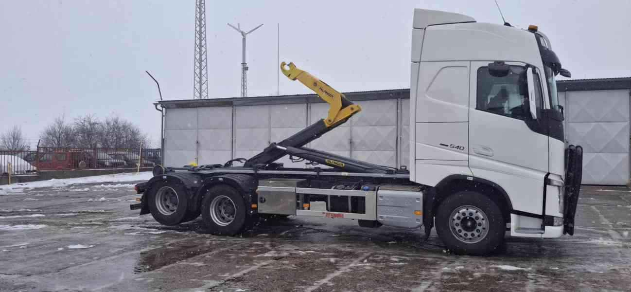 Hákový nosič kontejnerů Volvo 5800 FH 540 - foto 24