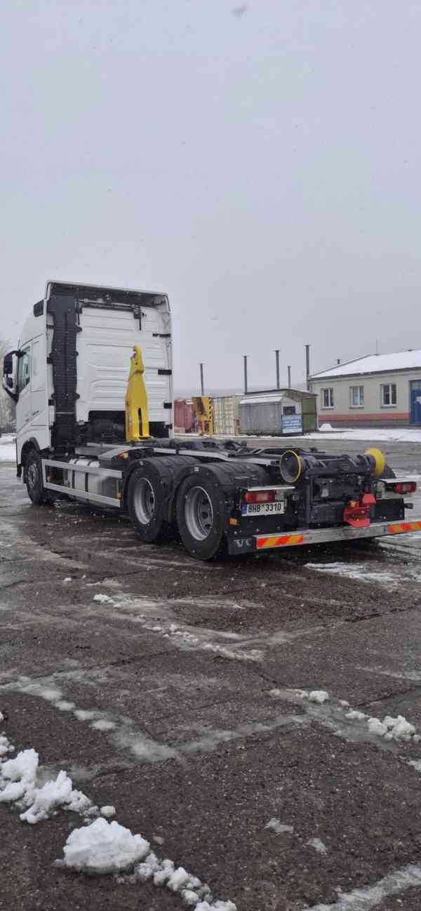 Hákový nosič kontejnerů Volvo 5800 FH 540 - foto 17
