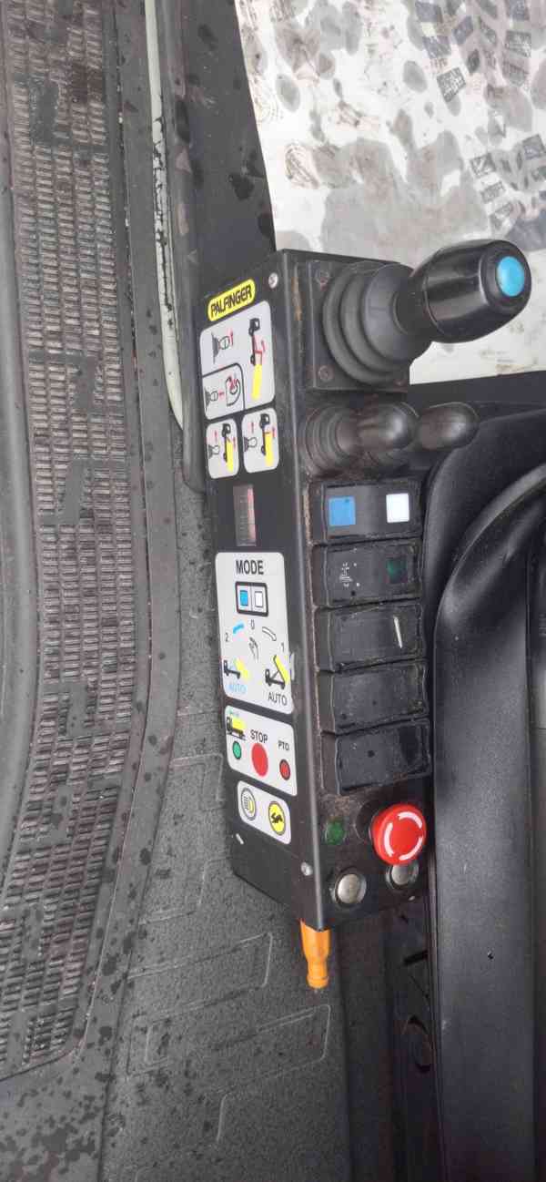 Hákový nosič kontejnerů Volvo 5800 FH 540 - foto 10