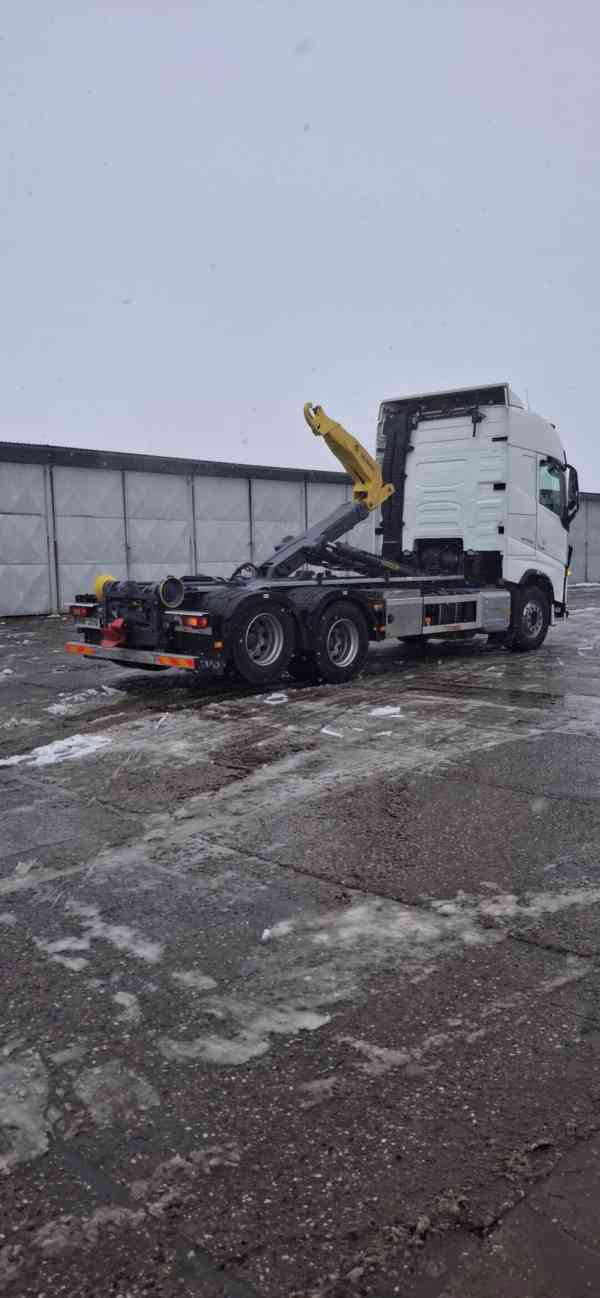Hákový nosič kontejnerů Volvo 5800 FH 540 - foto 26