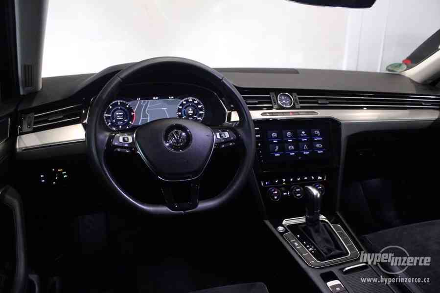 VW Passat B8 2.0 TDI DSG  Info display Panorama 2018 - foto 24