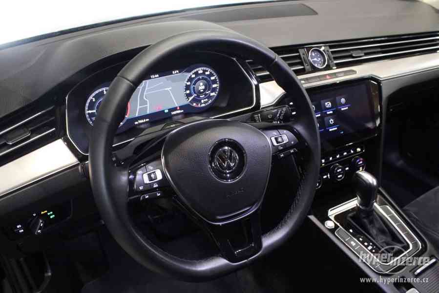 VW Passat B8 2.0 TDI DSG  Info display Panorama 2018 - foto 37