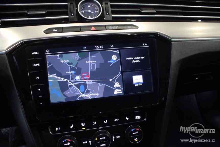 VW Passat B8 2.0 TDI DSG  Info display Panorama 2018 - foto 40