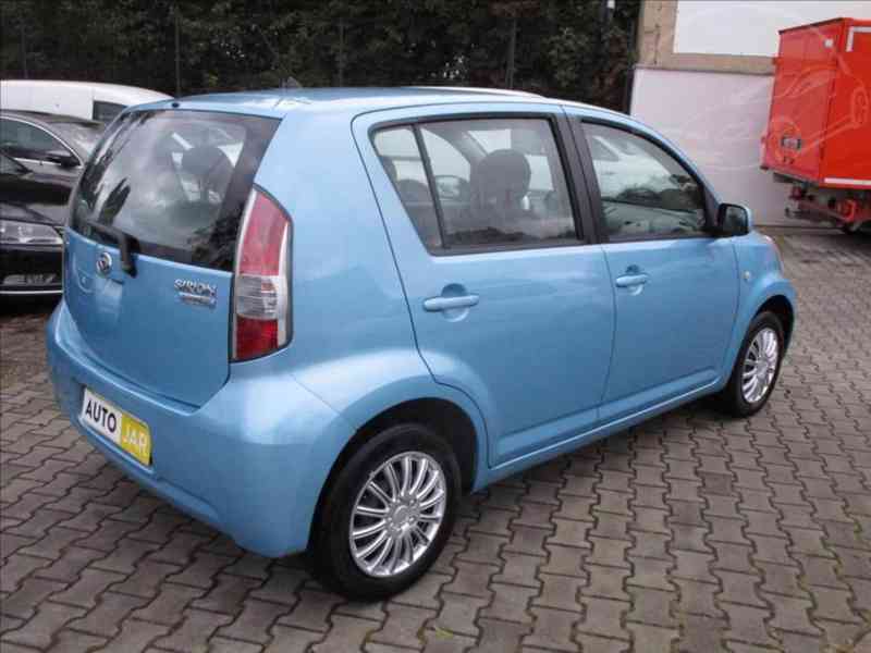 Daihatsu Sirion 1,3 i,16V NOVÁ STK - foto 3