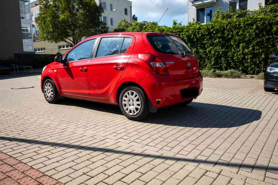 Prodám Hyundai i20 1.2i + LPG (57 kW), r.v. 2012 – na opravu - foto 2