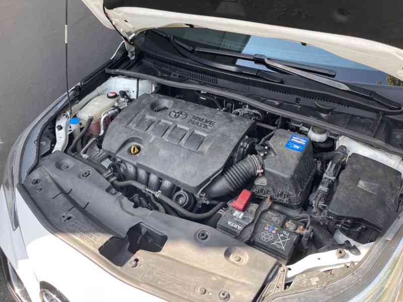 Toyota Avensis 1,8i Touring benzín 108kw - foto 6