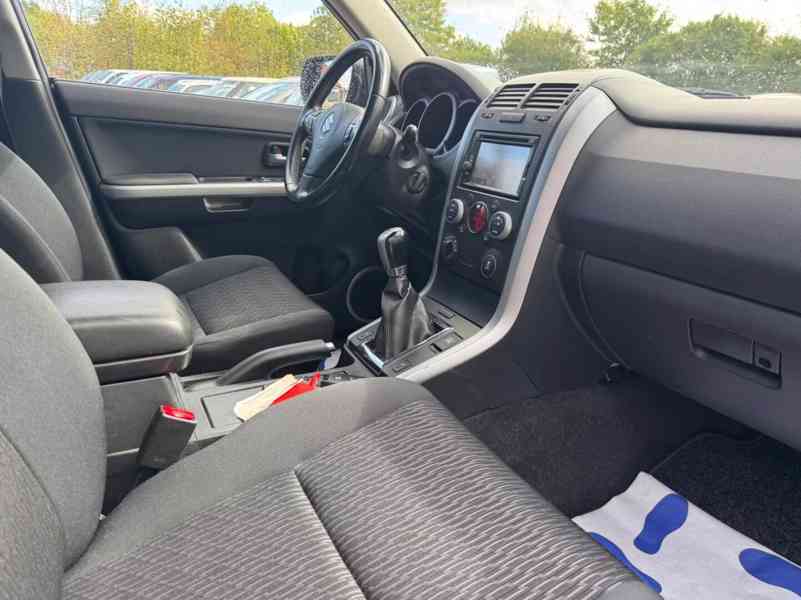 Suzuki Grand Vitara 2.4i Club benzín 124kw - foto 5
