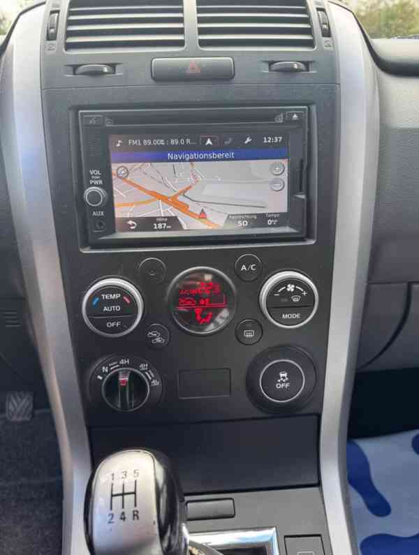 Suzuki Grand Vitara 2.4i Club benzín 124kw - foto 12