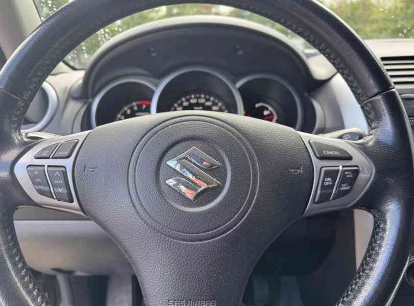 Suzuki Grand Vitara 2.4i Club benzín 124kw - foto 10