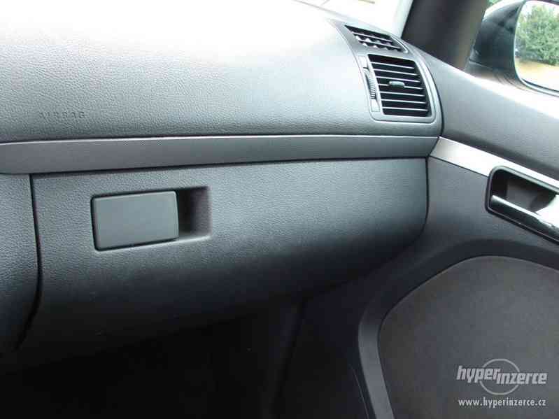 VW Touran 1.9 TDI r.v.2005 (77 kw) 7 míst - foto 12