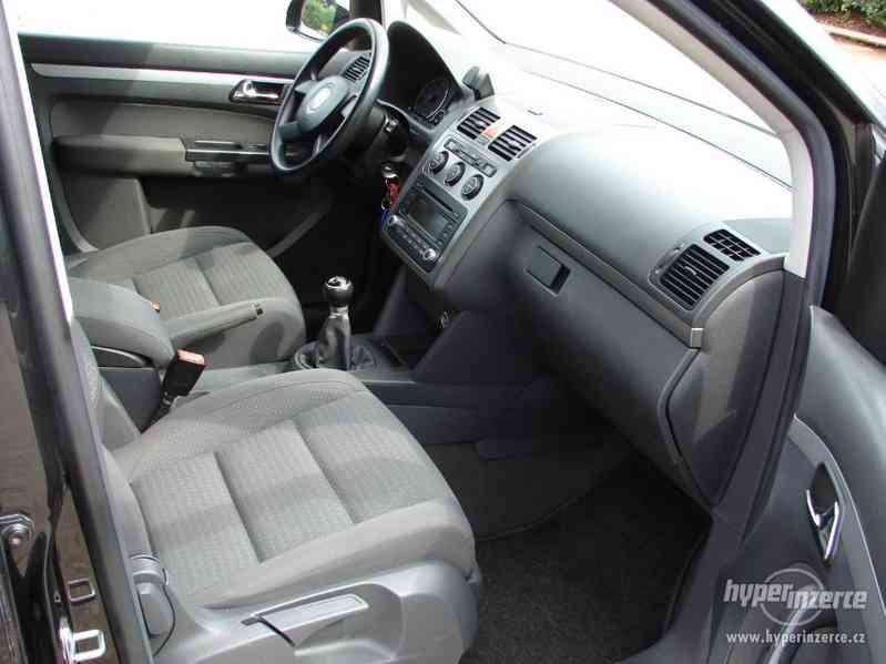 VW Touran 1.9 TDI r.v.2005 (77 kw) 7 míst - foto 17