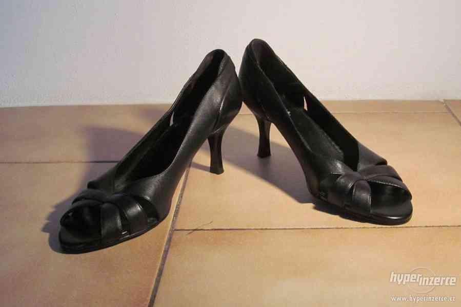 Černé boty na podpatku Merona vel. 39 - foto 1