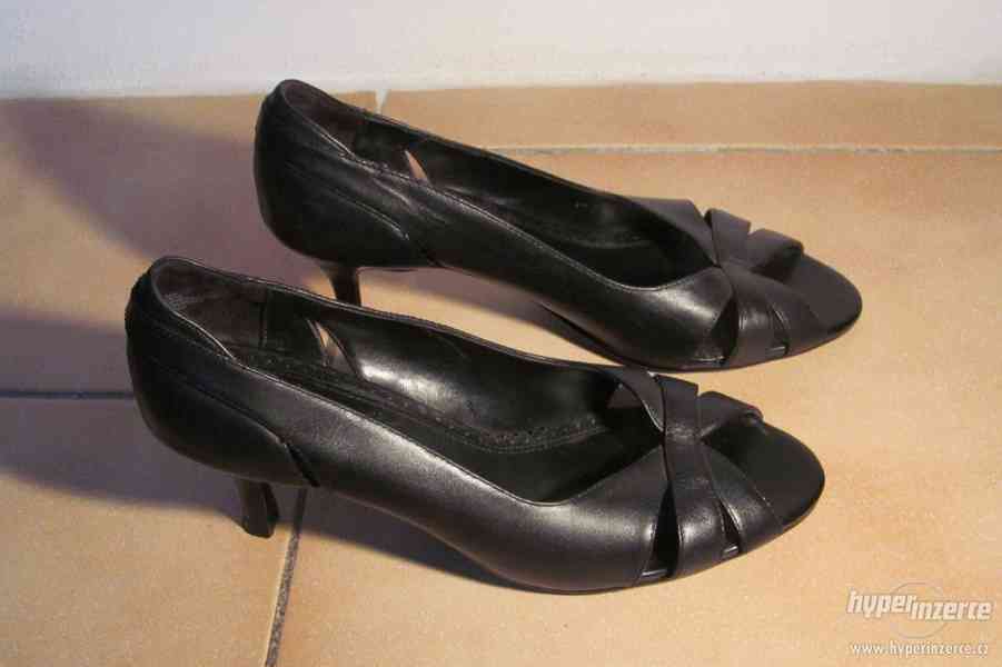 Černé boty na podpatku Merona vel. 39 - foto 3