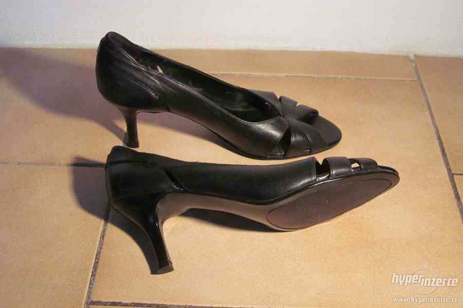 Černé boty na podpatku Merona vel. 39 - foto 5