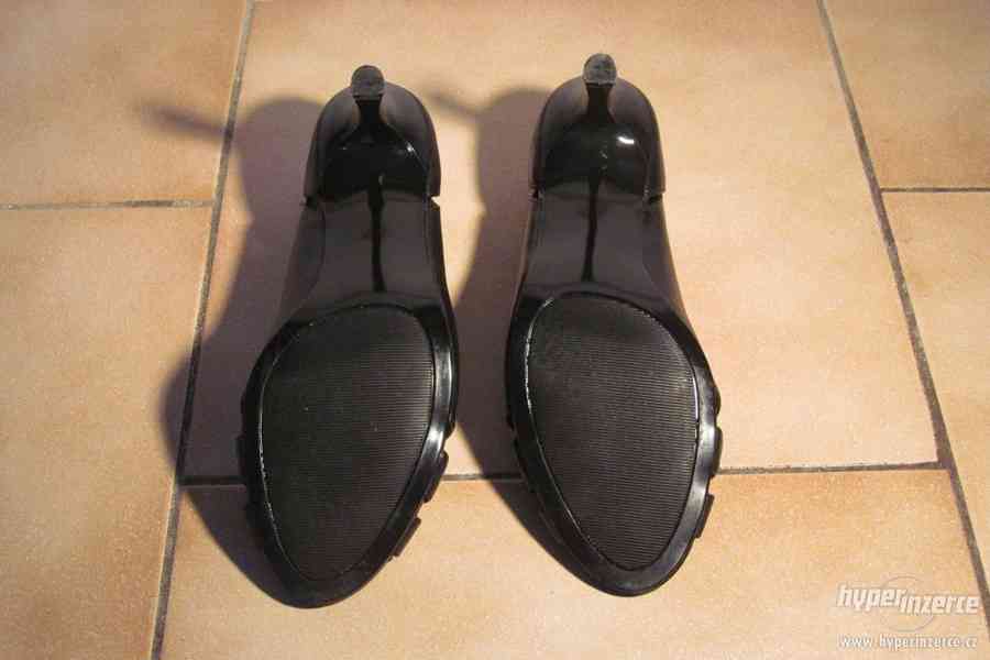 Černé boty na podpatku Merona vel. 39 - foto 6