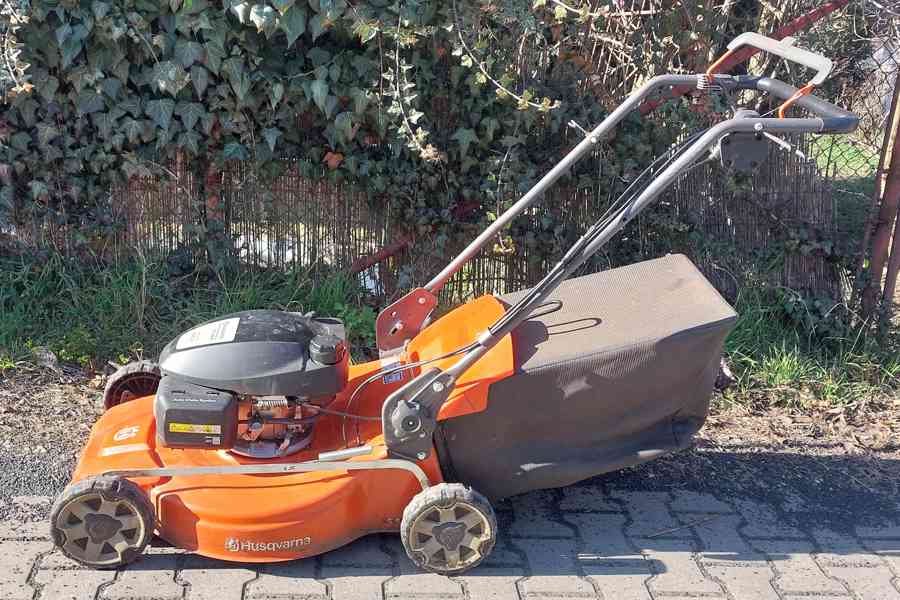 Sekačka Husqvarna LC356LV