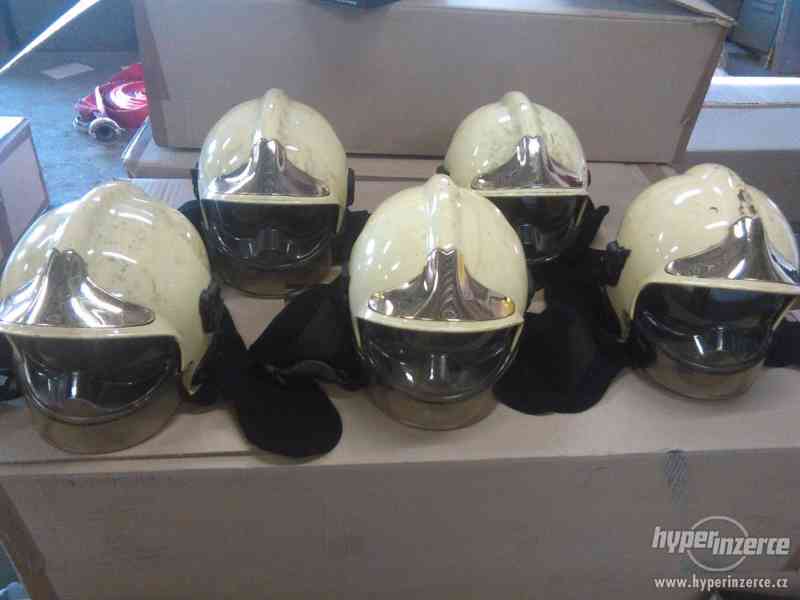 Prodáme hasičské helmy Gallet MSA - foto 7