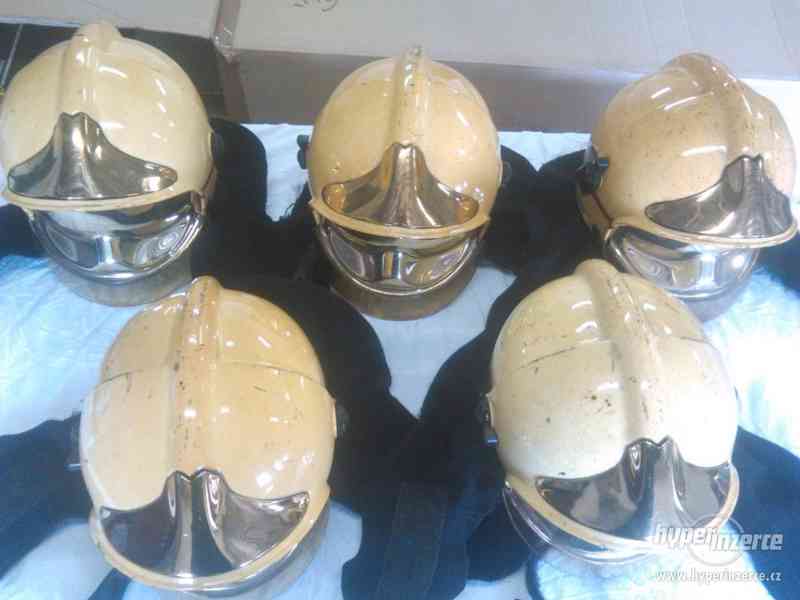 Prodáme hasičské helmy Gallet MSA - foto 16