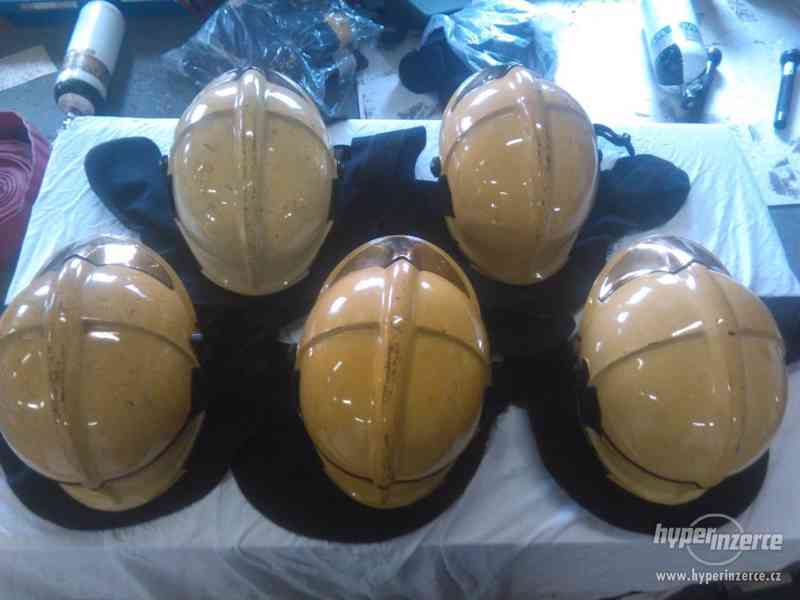 Prodáme hasičské helmy Gallet MSA - foto 17