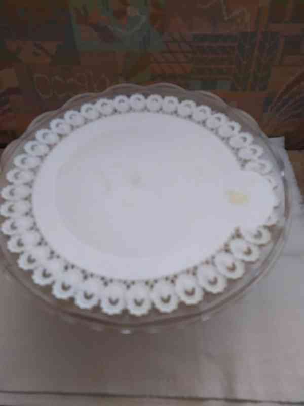 Plastový podnos talíř na dort na noze průměr 25 cm - foto 2