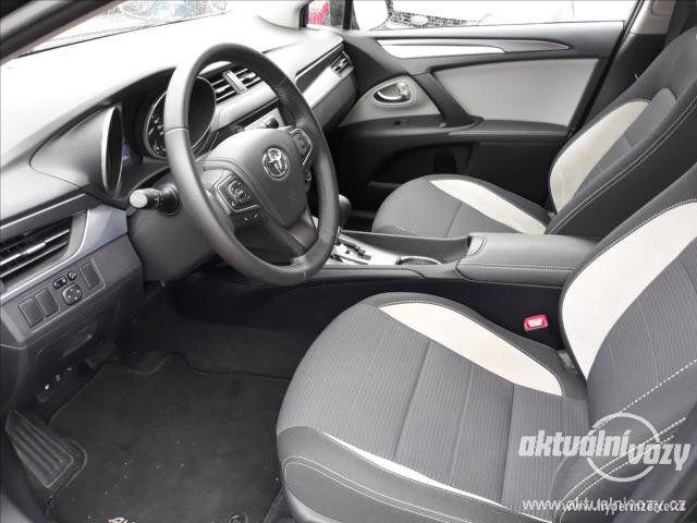 Toyota Avensis 1.8, benzín, automat,  2017, navigace - foto 5