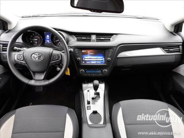 Toyota Avensis 1.8, benzín, automat,  2017, navigace - foto 8