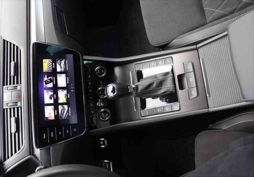 Škoda Superb 2,0   2roky záruk,40t km,147kW,1.maj - foto 16