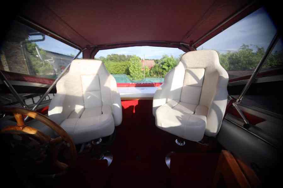 Motorova lod 8,5m - foto 9