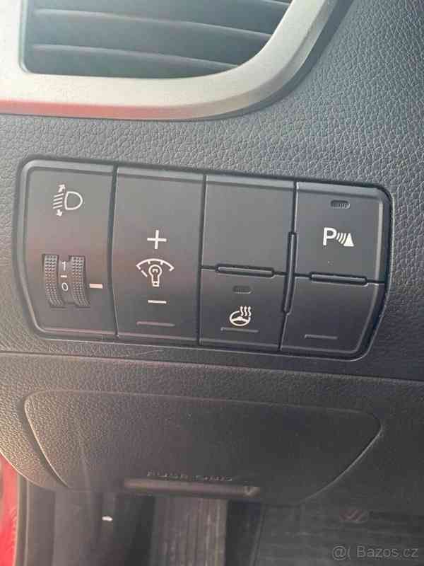 Hyundai i30 1,4   r.v. 2013, najeto 131 tis km - foto 8