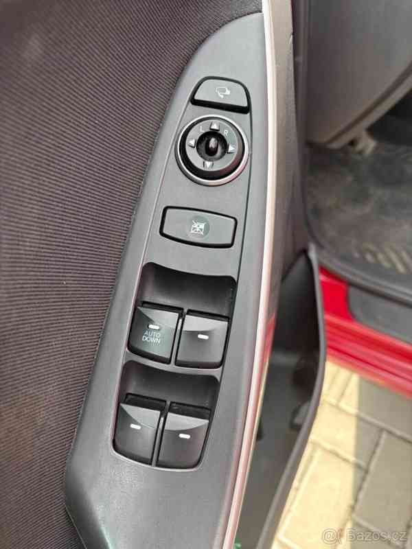 Hyundai i30 1,4   r.v. 2013, najeto 131 tis km - foto 12