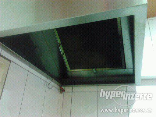 Vařič těstovin, kávovar, nerez stůl s drtičkou, digestoř - foto 17