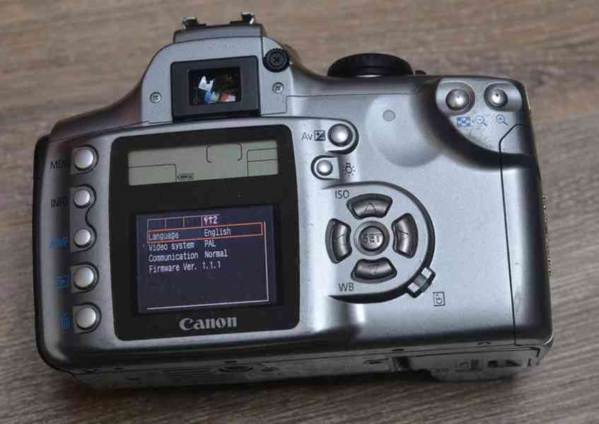 Canon EOS 300D **APS-C 6 Mpix CMOS* - foto 3
