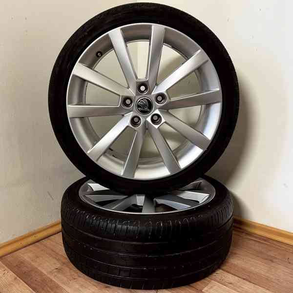 ŠKODA OCTAVIA III 5x112 R18 ET51+LETNÍ 225/40R18 5mm - foto 3