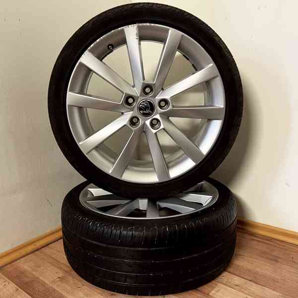 ŠKODA OCTAVIA III 5x112 R18 ET51+LETNÍ 225/40R18 5mm - foto 4