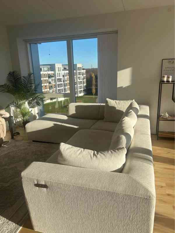 Pohovka látková, čistá a elegantní na prodej - foto 2