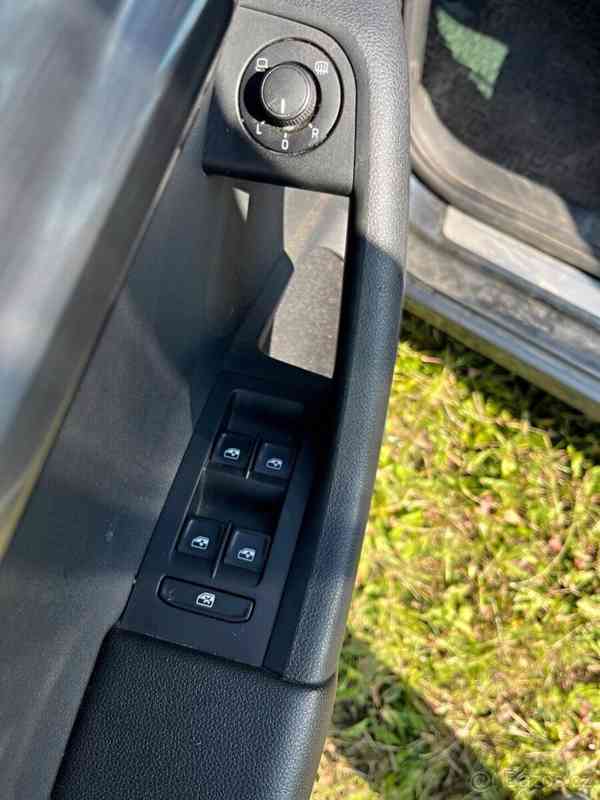 Škoda Octavia 2,0   TDi 110kW DSG - foto 4