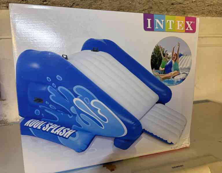 Prodám nafukovací skluzavku k bazénu Intex 58849 - foto 3