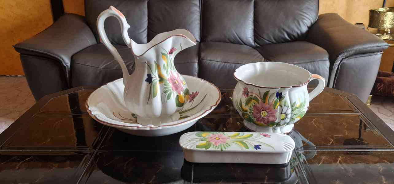TOALETNÍ SOUPRAVA PORCELÁNOVÁ
