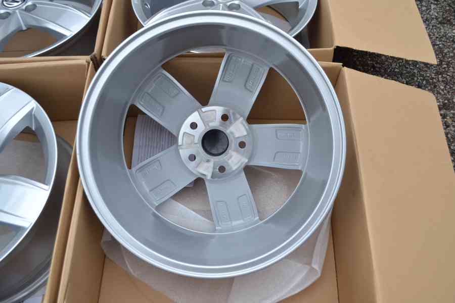 VW Passat B8,Škoda Superb III -NOVÉ orig.Alu 17- 6,5x17 ET41 - foto 8