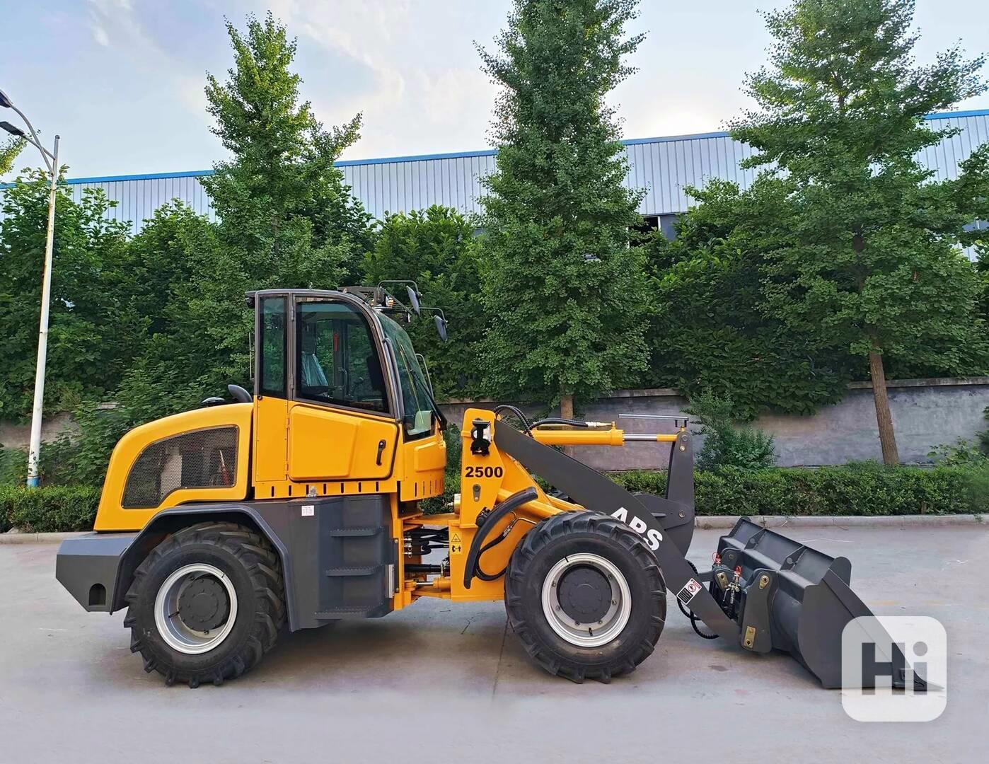 kloubový nakladač APS K2500 - foto 1
