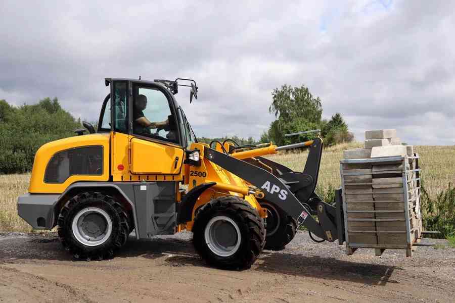 kloubový nakladač APS K2500 - foto 2