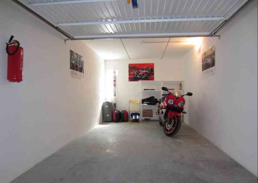 Pronájem části garáže pro parkování motocyklu - foto 7