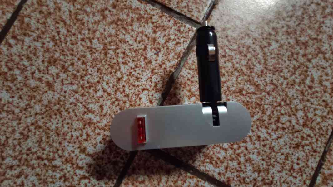 Trojzásuvka s USB do auta  - foto 4