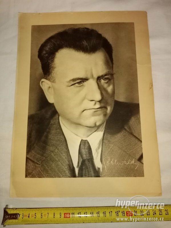 Klement Gottwald - portrét z obrazu bývalého prezidenta - foto 1